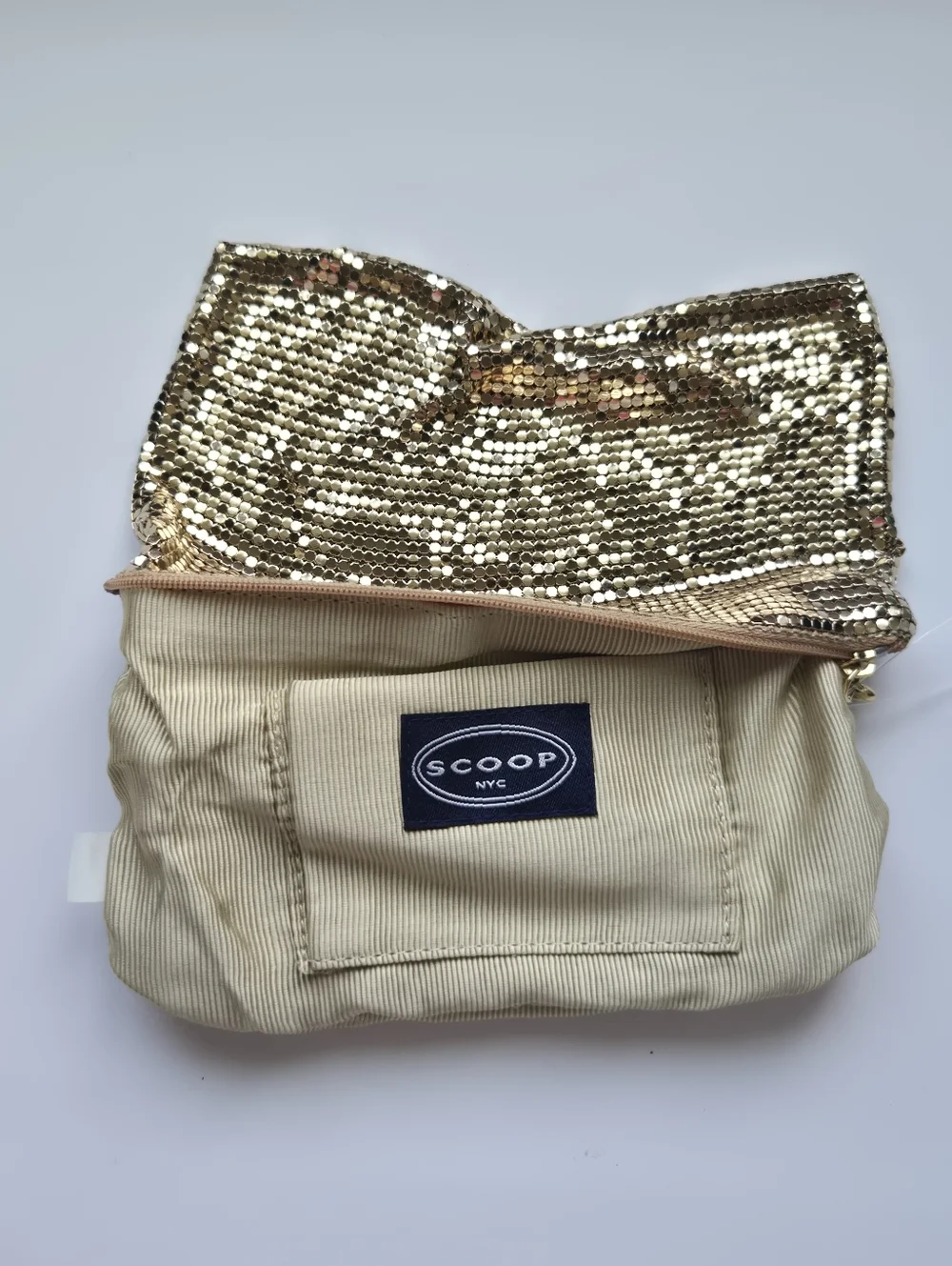 NWOT Scoop NYC Gold Metal Mesh Evening Clutch w Heart Zipper Pull - Deadstock - Picture 3 of 9
